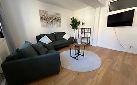 Traumhafte Business & Relax Wohnung Direkt Im Stadtkern Oettingens By Elation Homes